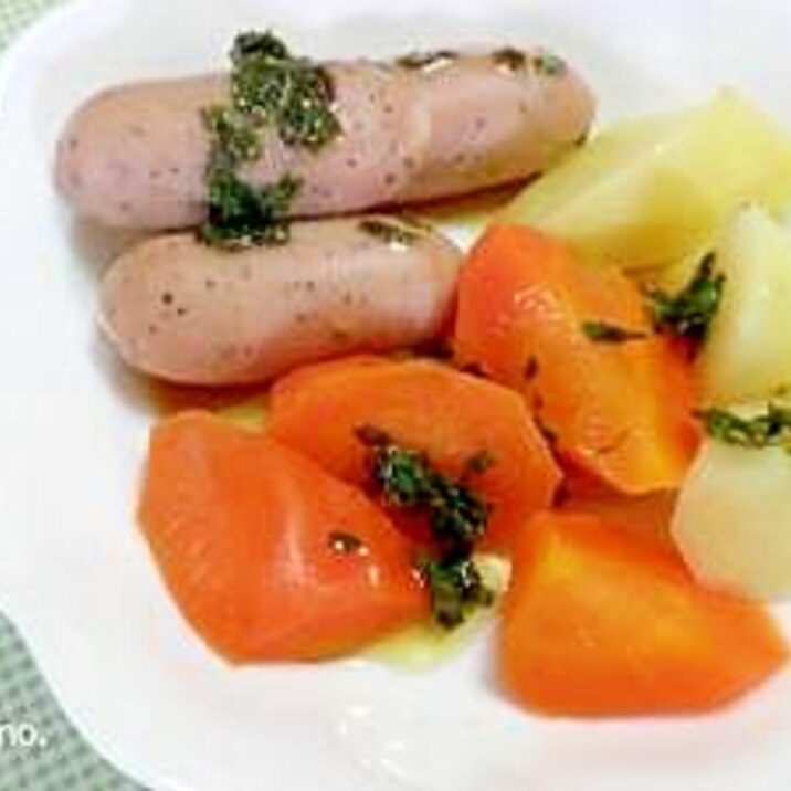 茹で根野菜とソーセージの大葉ソース